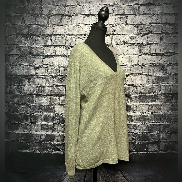 H&M Sweater - Picture 4 of 5